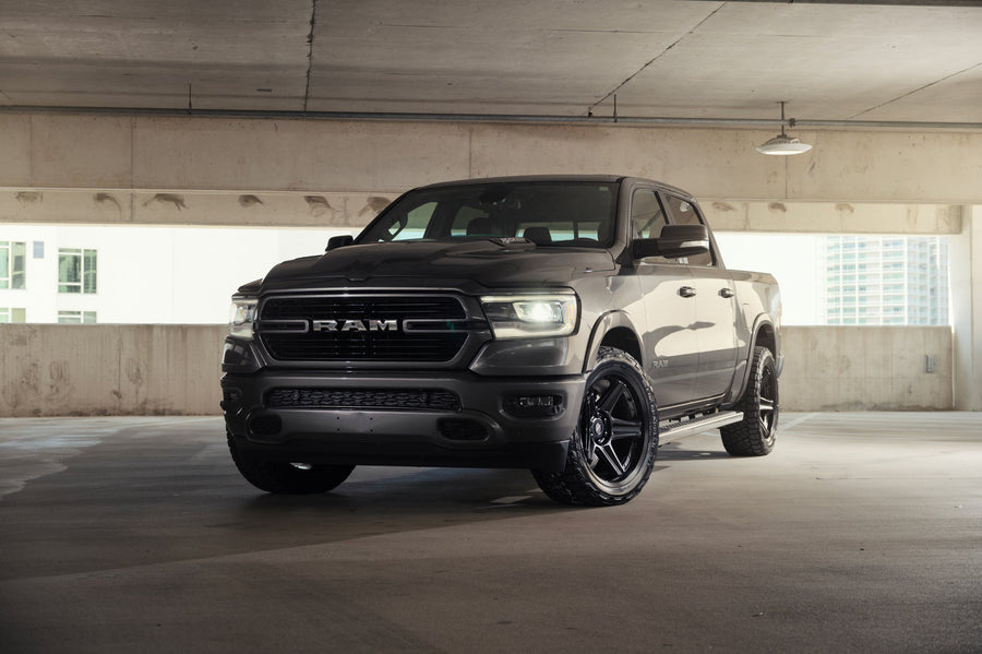 Ram 1500 Defiant Wheels DF07 22x10 33x12.5x22 Tire Stock Suspension