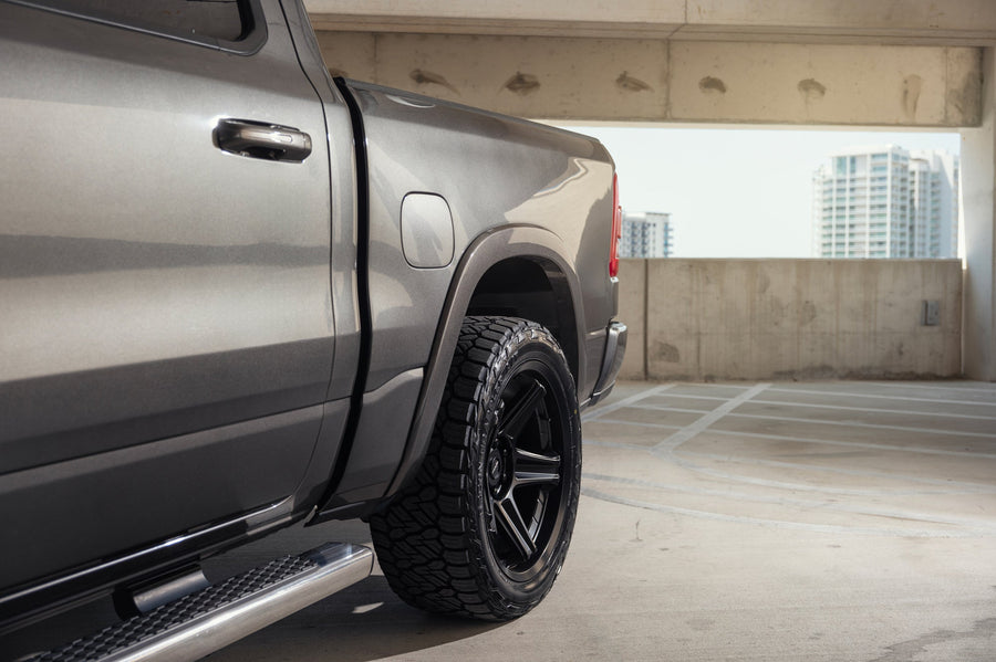 Ram 1500 Defiant Wheels DF07 22x10 33x12.5x22 Tire Stock Suspension