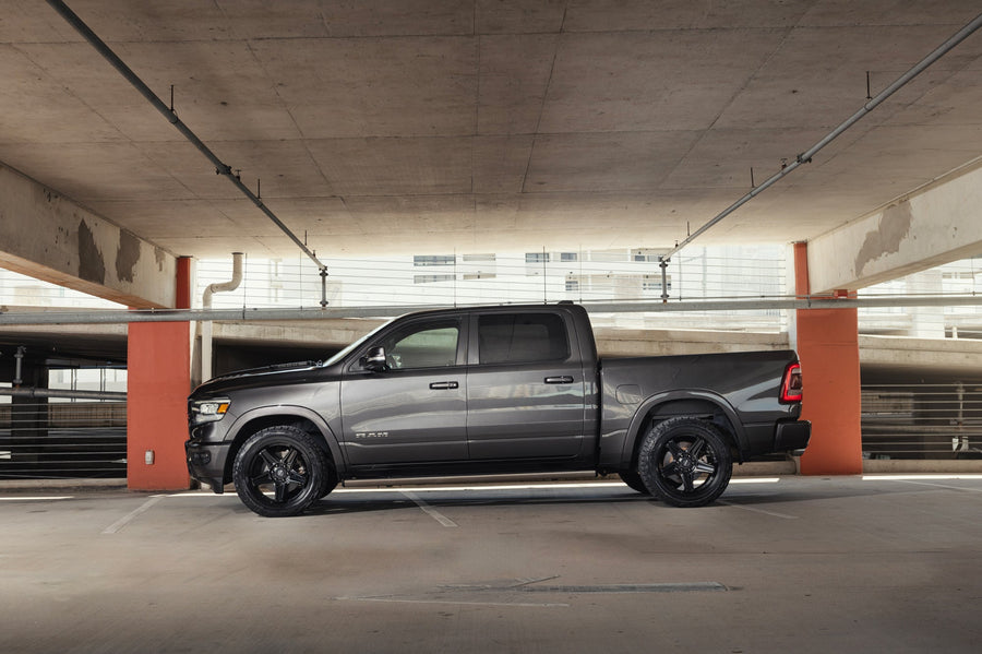 Ram 1500 Defiant Wheels DF07 22x10 33x12.5x22 Tire Stock Suspension