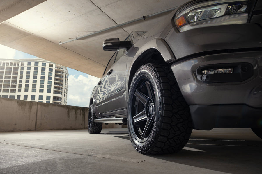 Ram 1500 Defiant Wheels DF07 22x10 33x12.5x22 Tire Stock Suspension
