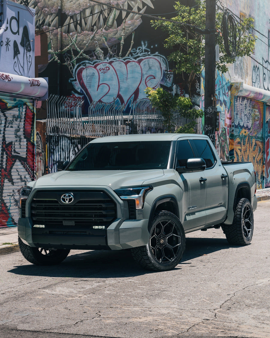 ’24 Toyota Tundra on our New S26 22x10 With a 33x12.5x22 Nitto Tire On Stock Suspension