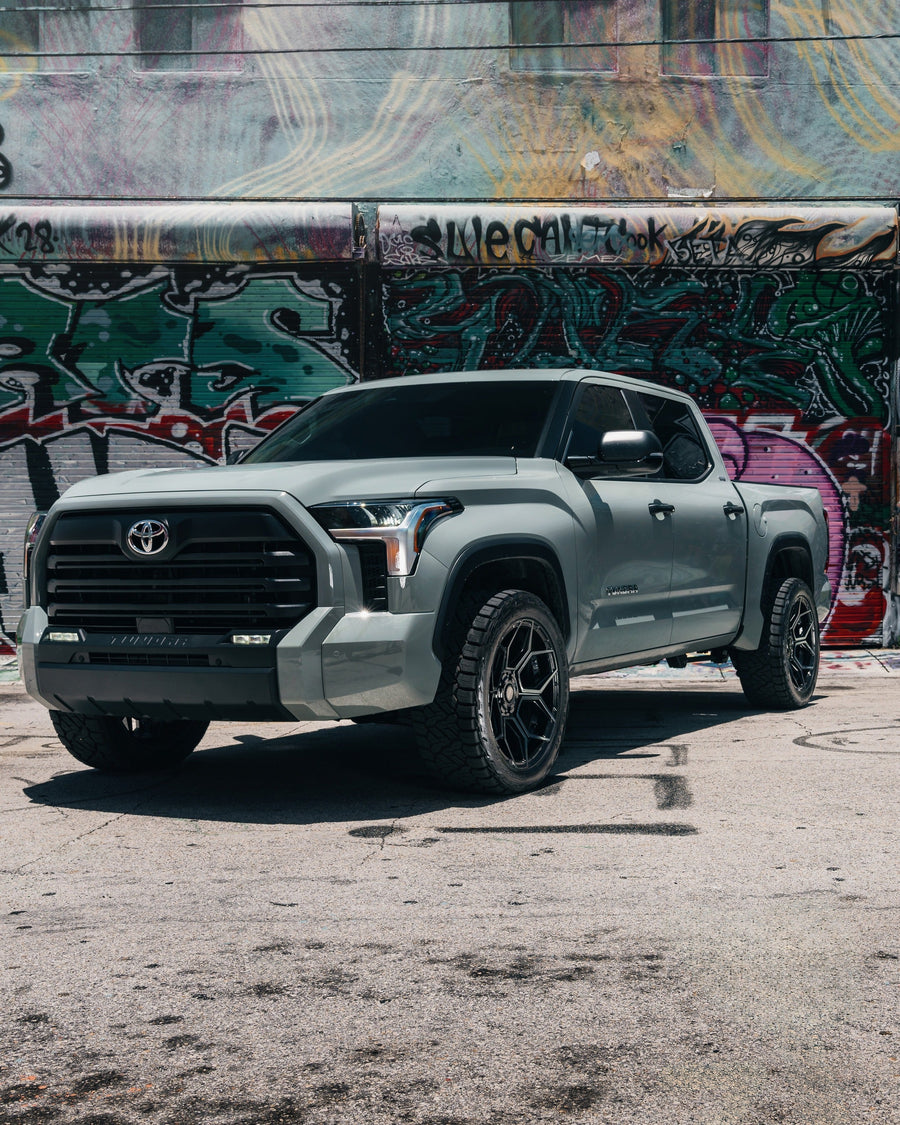’24 Toyota Tundra on our New S26 22x10 With a 33x12.5x22 Nitto Tire On Stock Suspension