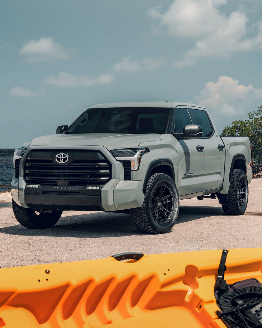 ’24 Toyota Tundra on our New S20 With a 33x12.5x20 Tire on Stock Suspension