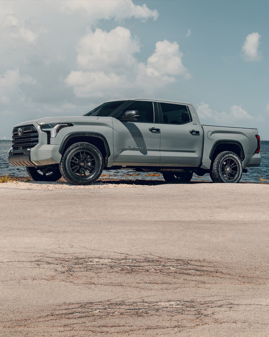 ’24 Toyota Tundra on our New S20 With a 33x12.5x20 Tire on Stock Suspension