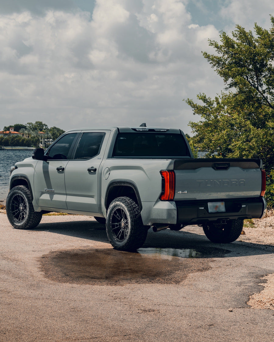 ’24 Toyota Tundra on our New S20 With a 33x12.5x20 Tire on Stock Suspension