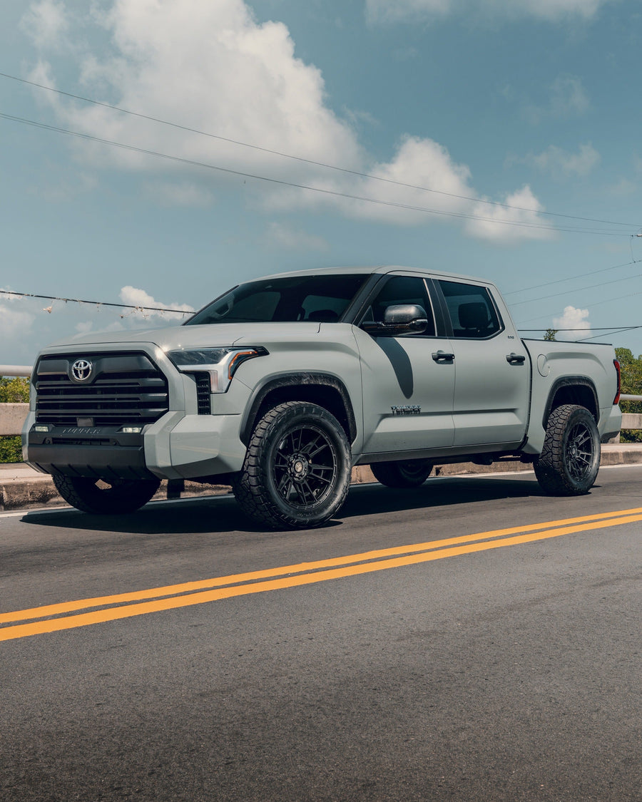 ’24 Toyota Tundra on our New S20 With a 33x12.5x20 Tire on Stock Suspension
