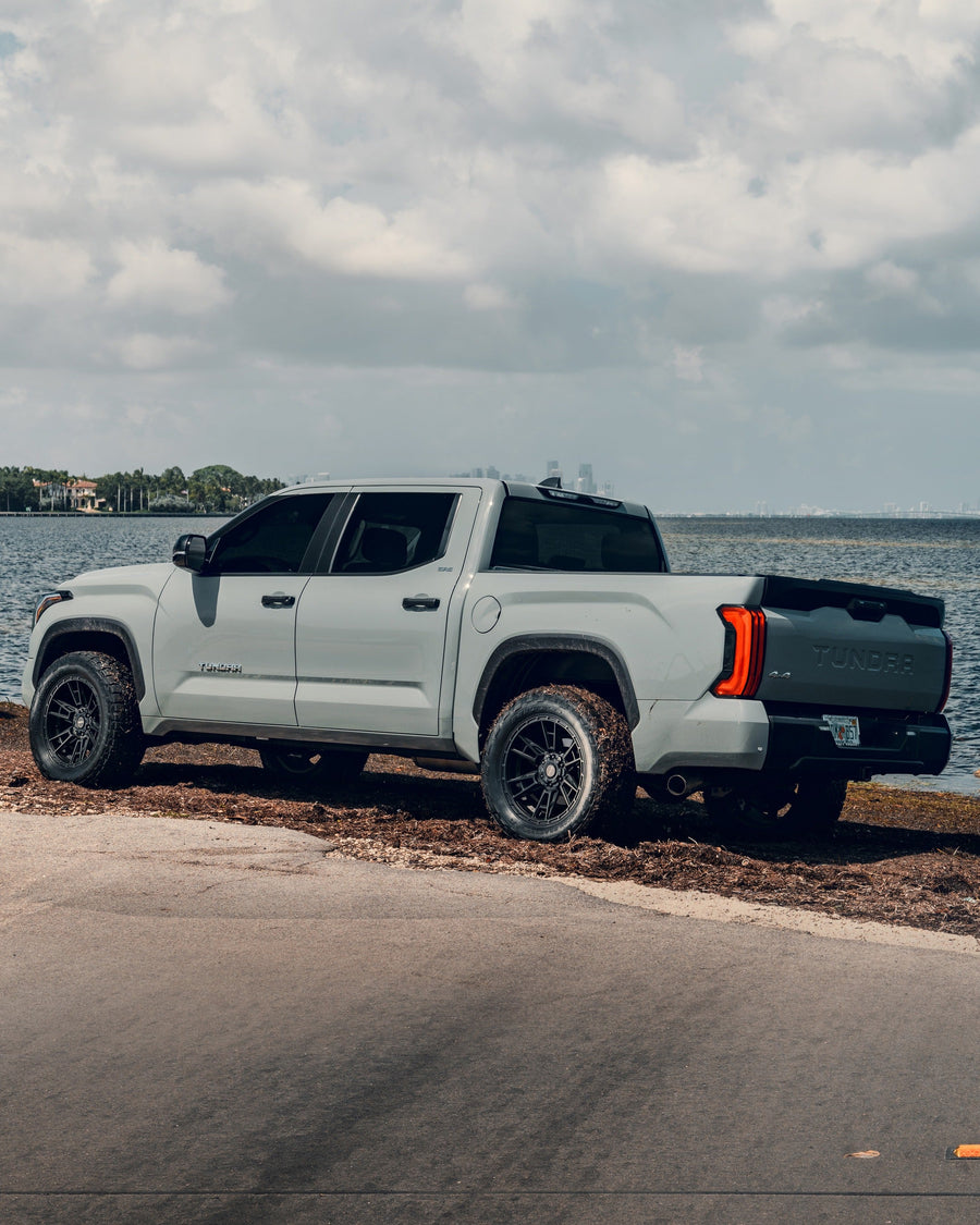’24 Toyota Tundra on our New S20 With a 33x12.5x20 Tire on Stock Suspension