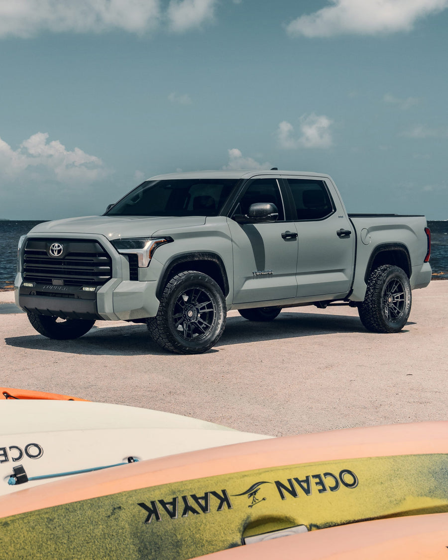 ’24 Toyota Tundra on our New S20 With a 33x12.5x20 Tire on Stock Suspension